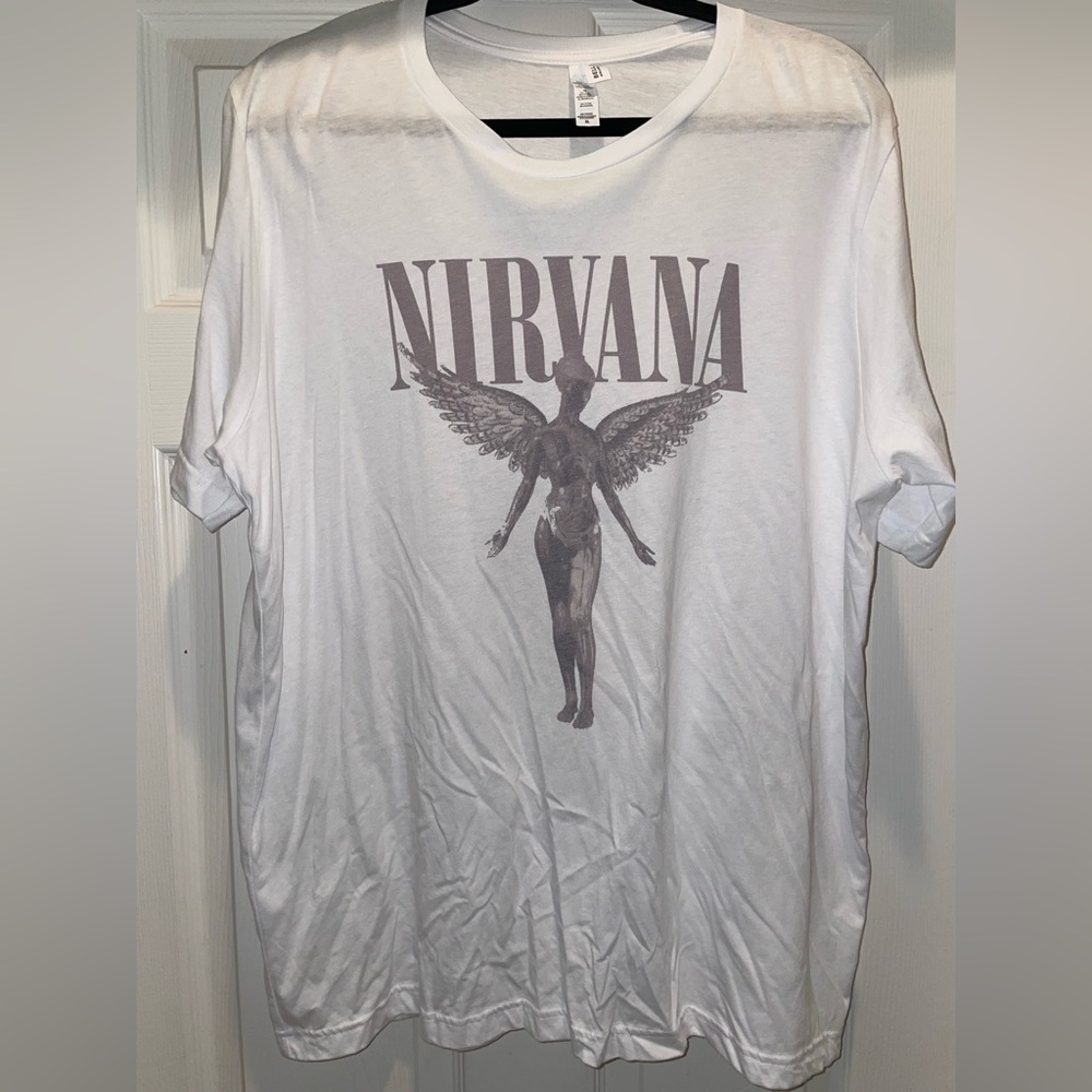 New Women’s Nirvana Graphic Tee. Never Worn size XL